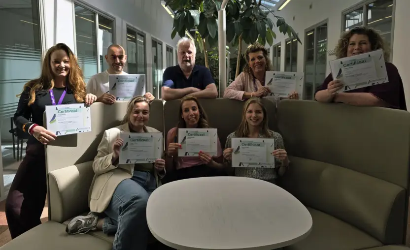 Zeven medewerkers Senzer uit Helmond ontvangen certificaat 